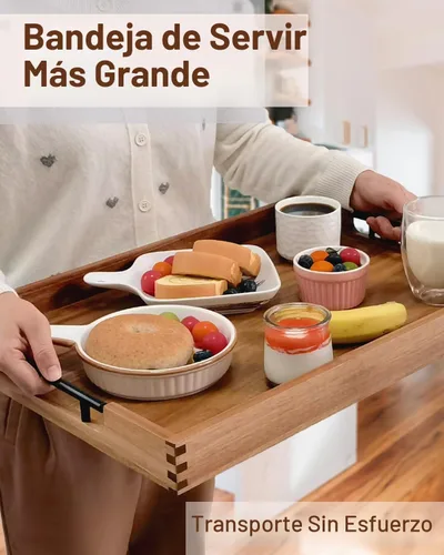 Vista 4 de Bandeja de madera de acacia de 22 pulgadas con asas de metal, bandeja otomana rectangular grande de madera, diseño decorativo y duradero para sala