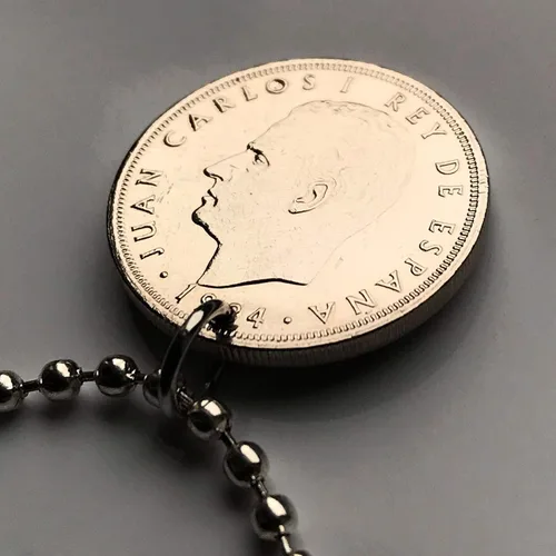 Vista 4 de 1975 Spain España 5 Pesetas coin pendant escudo Español Madrid Barcelona Toledo Sevilla Cadiz Córdoba Valencia Málaga Bilbao Coruña Granada Murcia