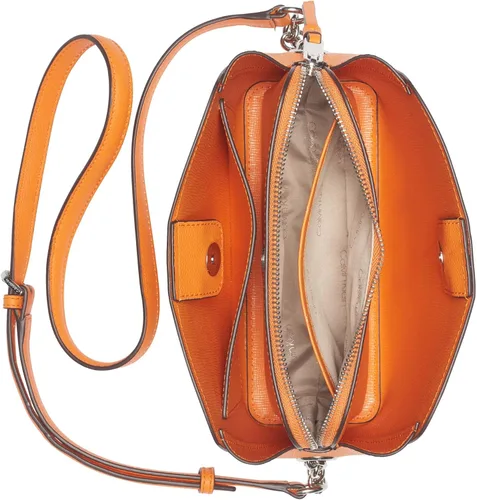 Vista 4 de Calvin Klein Hailey Micro Pebble - Cadena cruzada con triple compartimento
