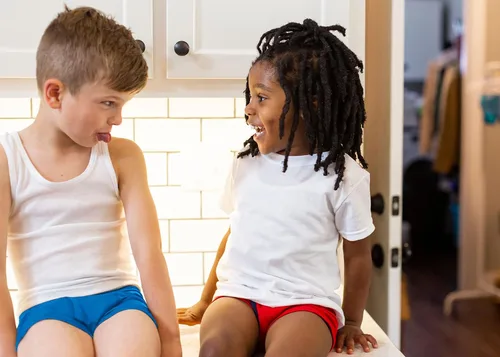 Vista 4 de Hanes Camiseta sin mangas de algodón Ecosmart para niño (5 unidades)