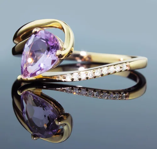 Vista 6 de Belantina Heartland By Beverley Mitchell 10K Rose Gold and Sterling Silver 7x9mm Amethyst & Diamond Accented Statement Ring