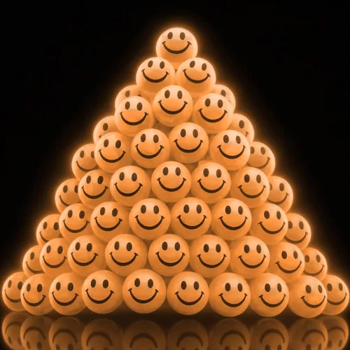 Vista 10 de ArtCreativity 36 bolas hinchables verdes con cara sonriente que brillan en la oscuridad, paquete a granel de 36, bolas de rebote de 1 pulgada