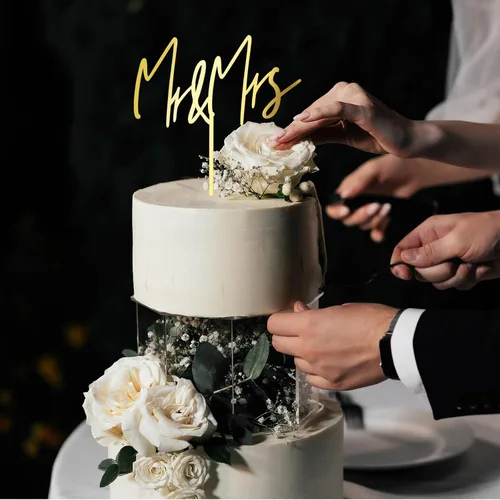 Vista 4 de Mr & Mrs - Decoración para tarta de boda en acrílico dorado (diseño 04)