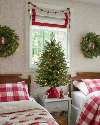 Vista 4 de Balsam Hill Fraser Fir - Árbol de Navidad de mesa de 3.5 pies