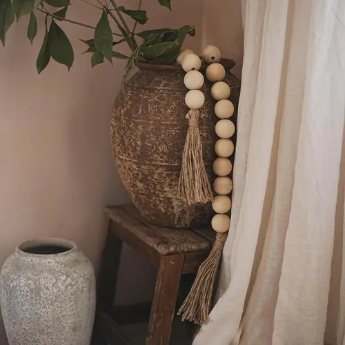 Vista 4 de Guirnalda de cuentas de madera extra grande con cuentas de madera de 1.6 pulgadas de diámetro, guirnalda de cuentas de madera con borlas, cuentas