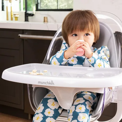 Vista 4 de Munchkin Taza de entrenamiento para sorber, taza pequeña de silicona abierta para bebés y niños pequeños de 4 meses de edad en adelante, 2 onzas