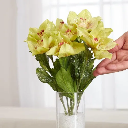 Vista 3 de Factory Direct Craft Arbusto de rosas artificiales de Navidad de Hellebores verdes – Rosas de Navidad de seda para arreglos florales y decoraciones