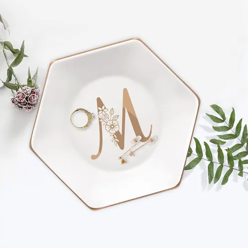 Vista 8 de CARAKNOTS Plato para anillos en M con inicial, regalos para amigas, plato de joyería personalizado de cerámica, regalos de cumpleaños, graduación
