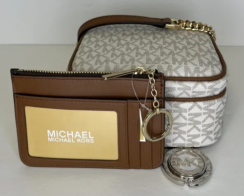Vista 4 de Michael Kors Jet Set Travel Signature Bolsa mediana de PVC para vuelo