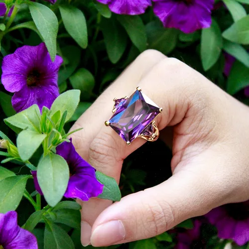 Vista 4 de Lavencious Anillos elásticos grandes y brillantes con circonitas cúbicas para mujer, talla 7-9