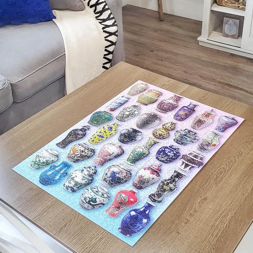 Vista 2 de Mchezo Rompecabezas de 1000 piezas, una pasión por la porcelana, serie Oodles, 19.7 x 27.6 pulgadas, con imágenes de objetos de porcelana antiguos