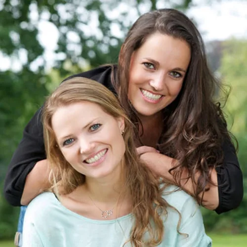 Vista 6 de Regalos para hermanas, collar de plata de ley con 2 círculos entrelazados para hermanas grandes y pequeñas, regalos de cumpleaños para hermanas