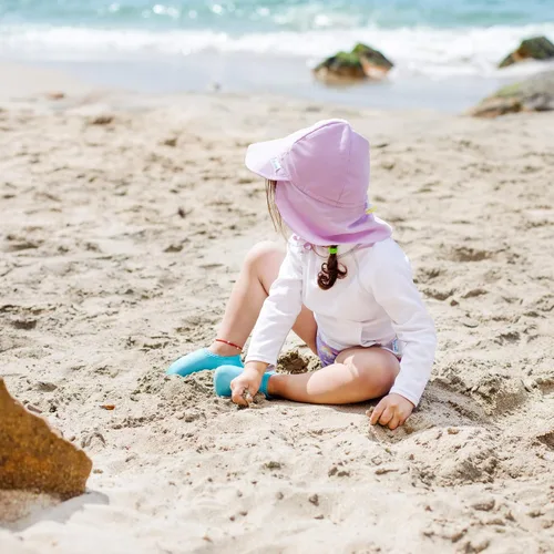 Vista 4 de i play. Baby Girls' Flap Sun Protection Swim Hat