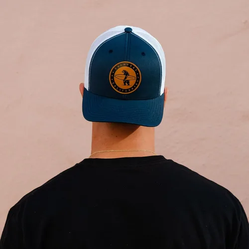 Vista 2 de Everyday California 'Marlin' Snapback Surf Hat - Gorra estilo béisbol con parche de cuero vegano