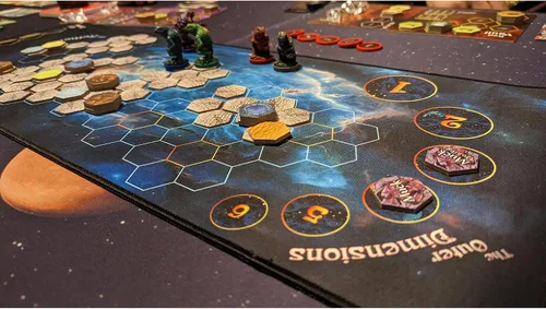 Vista 4 de Devious Weasel Games Cosmic Frog: Find Muck Expansion - Juegos de comadreja desviada, añade combate mental, tierras y sistema de chips, edades