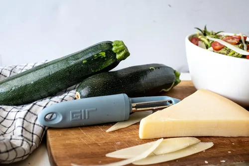 Vista 7 de GIR: Get It Right - Pelador de verduras de acero inoxidable - Mango dentado (7.5 x 1.4 pulgadas) - Pizarra