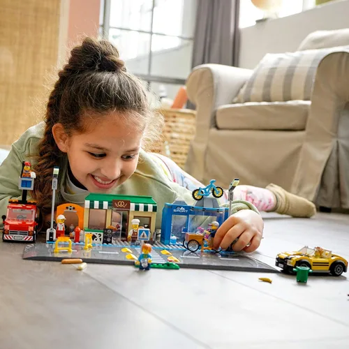 Vista 3 de LEGO City Shopping Street 60306 Kit de construcción; juguete de construcción genial para niños, nuevo 2021 (533 piezas)