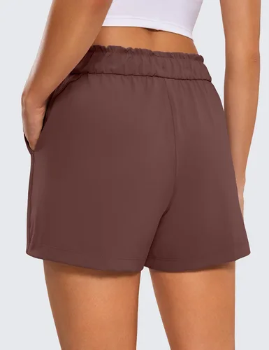 Vista 2 de CRZ YOGA Pantalones cortos deportivos elásticos en 4 direcciones para mujer, cintura alta, cómodos para el trabajo, entrenamiento casual, golf