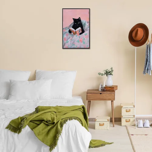 Vista 4 de Pósters divertidos de gatos negros con estilo funky Gatos de mascota leyendo en la cama Arte de pared en lienzo Impresiones de animales preppy