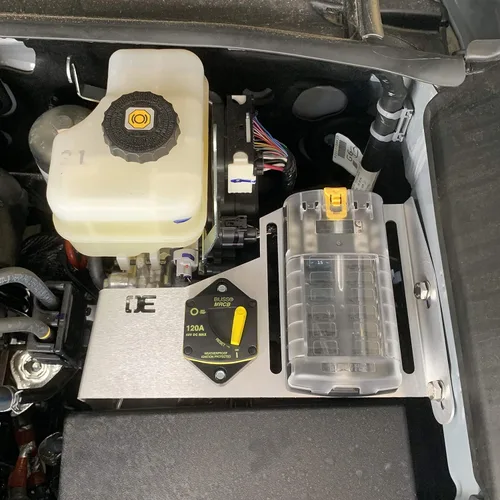 Vista 3 de Soporte de bloque de fusibles de alimentación auxiliar, diseño actualizado compatible con Toyota Tacoma de 3ª generación 2016-actual.