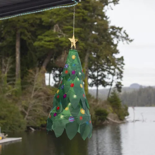 Vista 2 de In the Breeze 5182 — Árbol de Navidad 3D Windsock