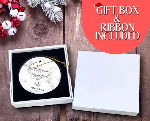 Vista 4 de Cozzies Adorno de Navidad personalizado, nuestro primer regalo de compromiso de Navidad, regalo de boda