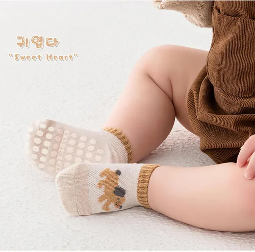 Vista 4 de Fly love 8 pares de calcetines de tobillo antideslizantes para bebés, calcetines de algodón con agarre bajo para niños pequeños, diseños de animales