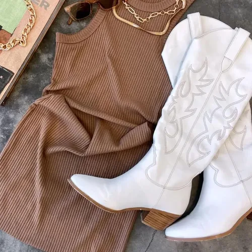 Vista 5 de MeiLuSi Botas vaqueras para mujer, hasta la rodilla, botas vaqueras con punta puntiaguda, tacón grueso, zapatos de gamuza con bordado