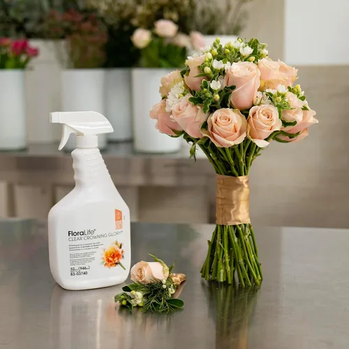 Vista 2 de Crowning Glory - Spray para flores. 32 fl. Oz., Transparente