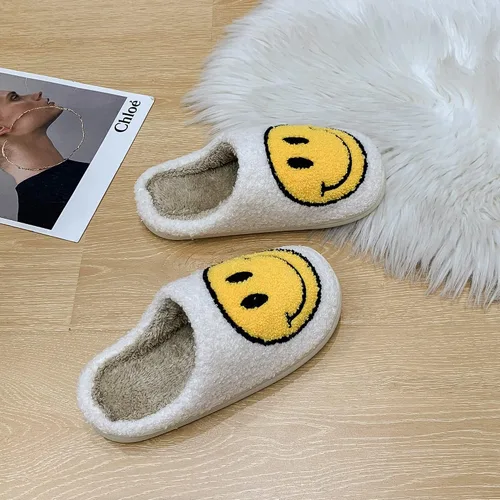 Vista 4 de PLMOKN Pantuflas para mujeres de interior y exterior, puntera abierta, mullidas, bonitas, con cara sonriente
