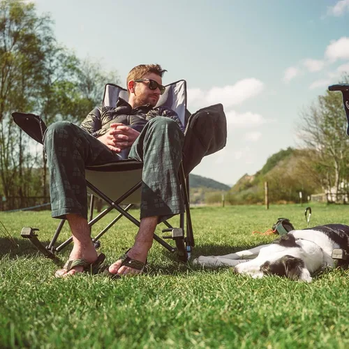 Vista 4 de SUNNYFEEL Silla Mecedora de Camping de Gran Tamaño, Silla de Patio Totalmente Acolchada con Bolsillo Lateral, Sillón Reclinable Portátil de Respaldo