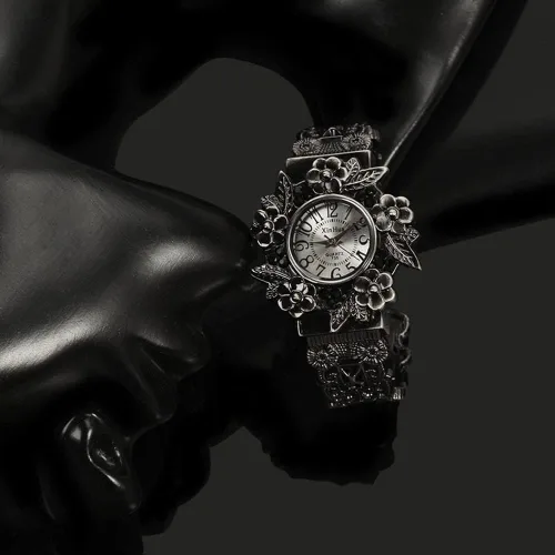 Vista 4 de Weicam Reloj de pulsera de cuarzo analógico con flores talladas para mujeres y niñas, Negro -, Classic