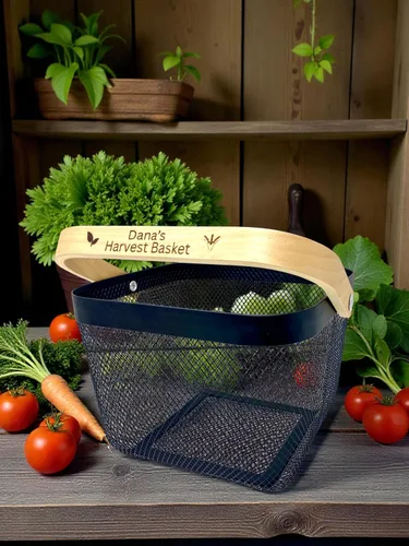 Vista 6 de Cesta de cosecha de malla personalizada con mango grabado personalizado, regalo para jardineros, cesta de cosecha vegetal, herramientas