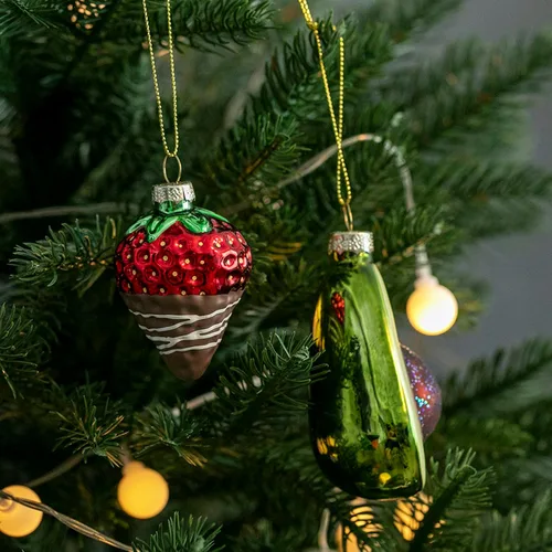 Vista 2 de Adornos de Navidad de cristal, paquete de 2 adornos de aguacate y fresa para árboles de Navidad, adornos de vidrio soplado para colección y regalo