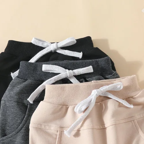 Vista 4 de Paquete de 3 pantalones deportivos básicos lisos y suaves de algodón de color liso, pantalones de algodón para otoño e invierno