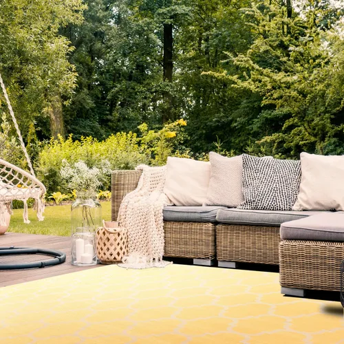 Vista 4 de SAFAVIEH Courtyard Collection - Alfombra decorativa de 4 x 5 pies 7 pulgadas, amarillo y beige, no desprende pelusa y de fácil cuidado