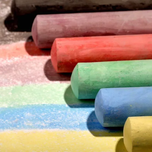Vista 4 de feela Tiza para acera, paquete de 144 unidades, 18 colores, juego de tizas para acera para niños, a granel, ideal para niños y familia, pintura