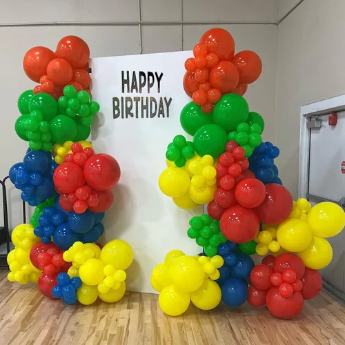 Vista 4 de Kit de arco de guirnalda de globos azul, rojo, verde, amarillo, naranja, 132 piezas de arco de globos arcoíris para baby shower, despedida
