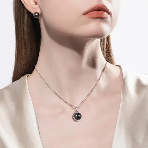 Vista 4 de Collar con colgante de perlas negras de Tahití de 0.433-0.472 in con colgante de moissanita, perlas negras seleccionadas a mano AAAA, moissanita