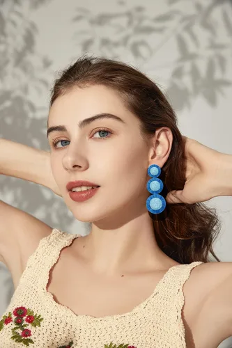 Vista 2 de SELFWIMG Aretes largos de ratán bohemios con triple girasol para mujeres y niñas