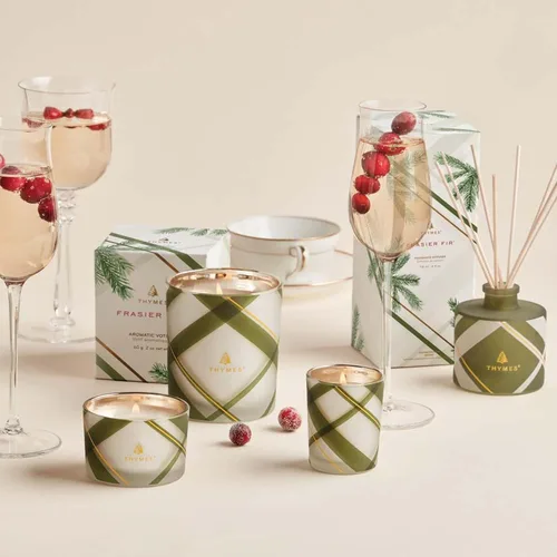 Vista 3 de Thymes - Vela votiva con aroma a abeto Frasier, diseño a cuadros esmerilados, 2 onzas