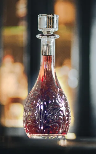 Vista 2 de Decantador de vino de cristal con tapón - jarra - para rojo - blanco - vino - vidrio de cristal 32.5 onzas - Hecho en Europa - por Barski