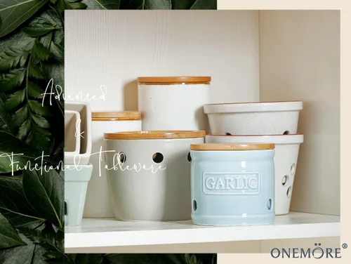 Vista 8 de ONEMORE Soporte de ajo con tapa, recipiente de ajo de cerámica de 4 pulgadas, azul claro