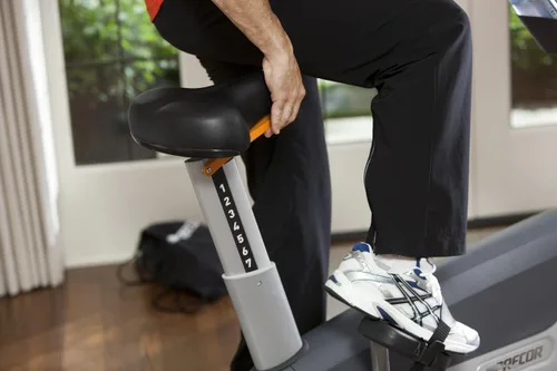 Vista 5 de Precor Bicicleta estática vertical UBK 835 Commercial Series