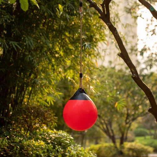 Vista 5 de Columpio redondo de bola ajustable colgante de patio al aire libre rojo, bola redonda inflable de goma resistente, bomba incluida