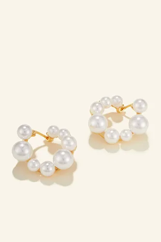 Vista 5 de Aretes de aro de perlas de oro para mujer, aretes Huggie de oro de 18 quilates Aretes de aro de oro pequeños ligeros para niñas