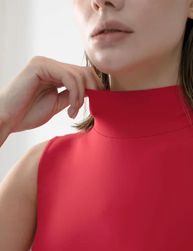 Vista 29 de PUMIEY Body sin mangas con cuello alto falso para mujer, colección Sharp