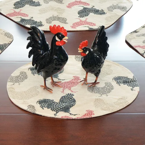 Vista 2 de Rifton Red Rooster Charger-Center - Juego de dos manteles individuales redondos