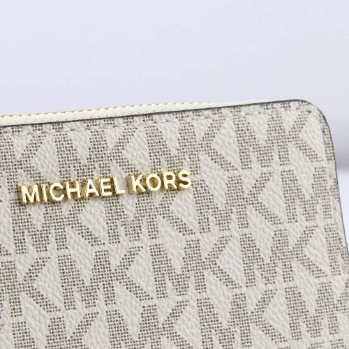 Vista 5 de Michael Kors Jet Set - Funda pequeña con cremallera alrededor de la tarjeta VanillaAcorn