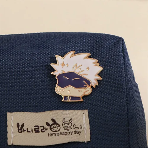 Vista 7 de Jujutsu Kaisen Pins 8pcs Anime Jujutsu Kaisen Figura Broche Cosplay Pin Regalo para fans, Plástico, Sin gemas.